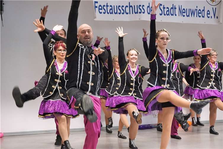 Einen tänzerischen Leckerbissen undVorgeschmack auf die Saalveranstaltungen gaben die M&M´s.