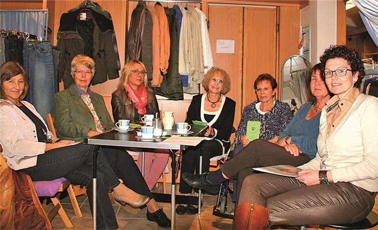 Einen umfassenden Einblick über die Arbeit des Vereins Frauen für Frauen e.V. erhielten die Damen der Frauen-Union Kreis Ahrweiler in Bad Breisig. privat