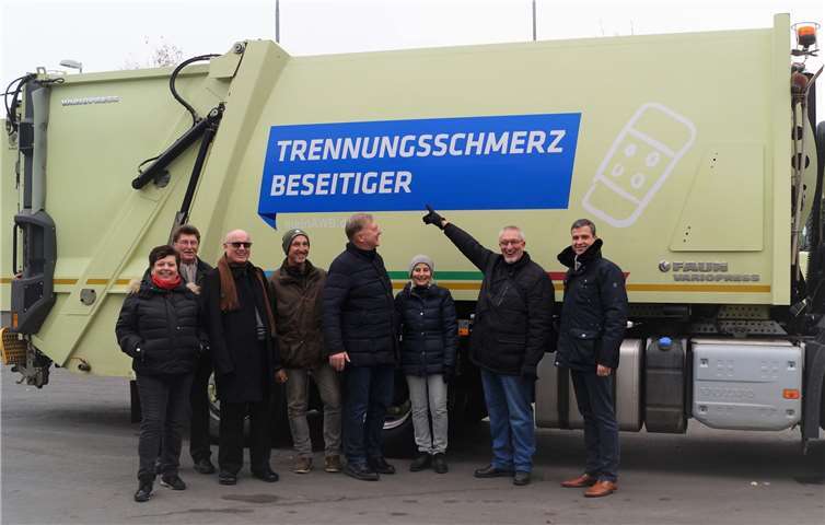 Einen umfassenden Überblick von der Mülltrennung bis zur Kompostierung konnten sich die Liberalen bei einem Rundgang durch das Abfallwirtschaftszentrum verschaffen.Foto: privat