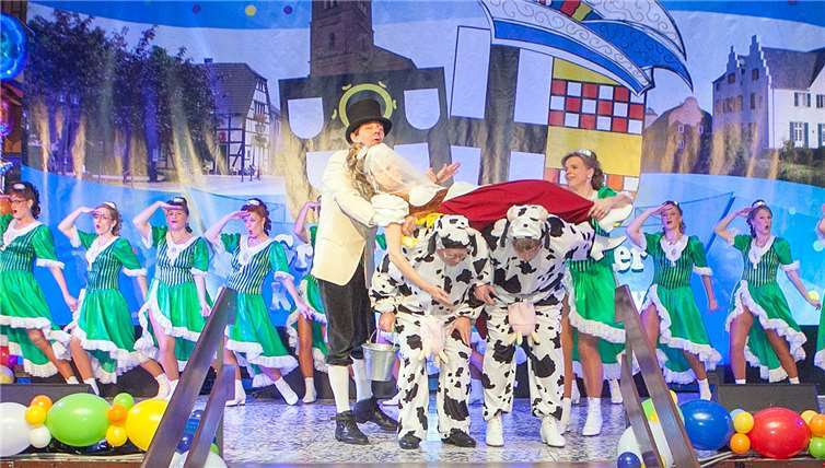 Einen umjubelten Auftritt legten die Poppelsdorfer Schloss-Madämcher aufs Parkett.