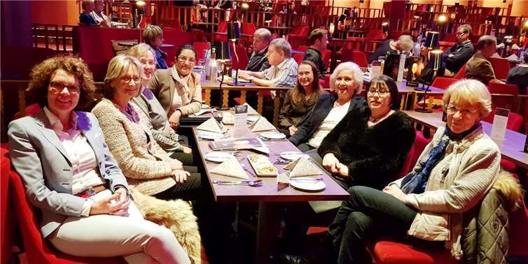 Einen unvergesslichen Abend erlebten die Damen der Frauen-Union um Vorsitzende Heike Krämer-Resch (l.) im GOP Theater in Bonn. privat