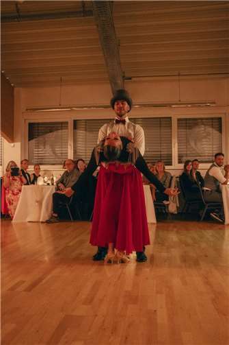 Einen unvergesslichen Nachmittag erlebten die Gäste des Seniorennachmittags in Neuwied, als Niklas Roth und Saskia Roth ihre tänzerischen Künste präsentierten. Foto: privat