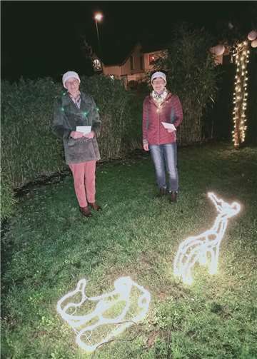 Einen „versüssten Brief“ bekamen die Mitglieder von Abteilungsleiterin Anja Sass sowie Karin Eisch. Foto: privat