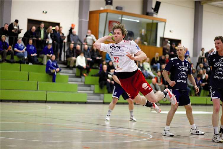 Einen von insgesamt 11 Treffern markiert hier Florian Bininda.