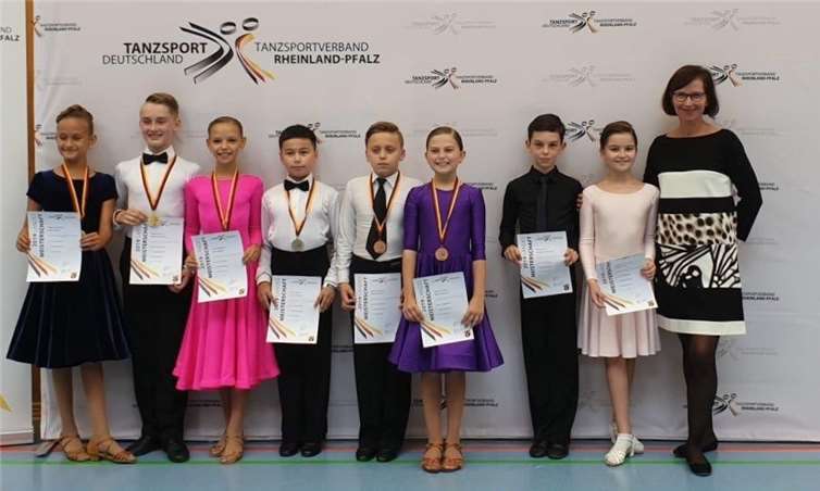 Einen wahren Medaillenregen gab es für die Nachwuchstänzer des TSZM bei den Landesmeisterschaften in Kaiserlautern. Foto: privat