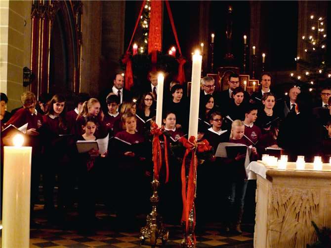 Einen warmen Klang verbreitete der St. Martins-Chor aus Bad Ems in der Basilika. BSB