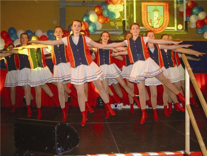 Einen wunderschönen Gardetanz präsentierten die Tanzsterne der Prinzengarde/Stadtsoldaten unter Trainerin Lisa Sowa. AB