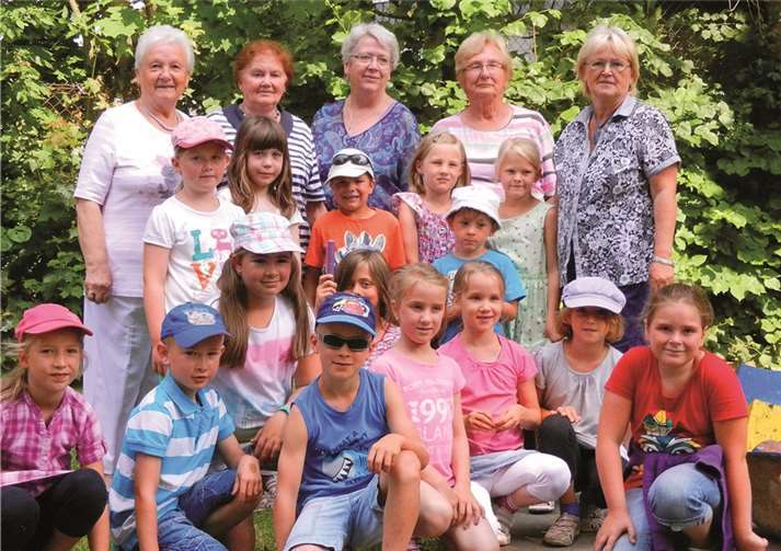 Einen wunderschönen Tag erlebten die Kinder mit der AWO Alzheim und die SPD-Frauen aus Mayen auf der Minigolfanlage in Mayen. privat