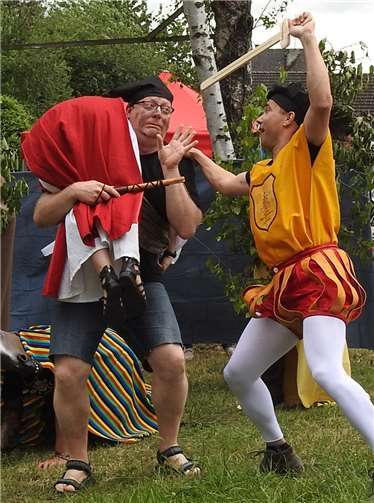 Einer der Highlights war eine echte Rittergruppe, die einen Schwertkampf beim Ritterfest vorführten.