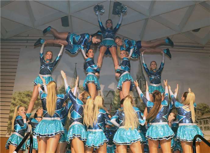Einer der Höhepunkte am Samstagabend war der Auftritt der Showtanzgruppe „Dancing Cheers“ aus Lommersum mit akrobatischen Hebefiguren und Würfen.
