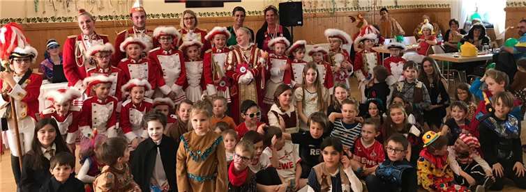 Einer der Höhepunkte beim Gimmiger Kinderkarneval war der Besuch von Kinderprinzessin Jana, die mit Gefolge aus dem benachbarten Heimersheim gekommen war. Foto: privat