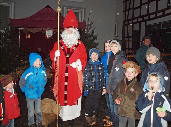 Einer der Höhepunkte der „Altenahrer Sternstunden“ besonders für die Kinder wird der Besuch des Nikolaus sein.  Weinort Altenahr