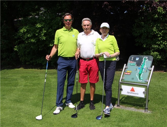 Einer der Sponsoren des Turniers, Franz-Josef Schneider (M.) zwischen den Rotariern Karl Esser und Hanneliese Böge.  privat