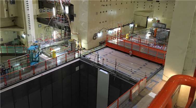 Einer der beiden Dampferzeuger ( in der linken Bildhälfte) im Innern des Kernkraftwerkes Mülheim-Kärlich, die ab Oktober abgebaut werden. Fotos: RWE Nuclear GmbH