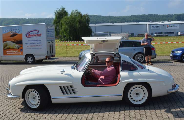 Einer der besonderen Hingucker war ein Mercedes-Benz 300 SL Coupé.