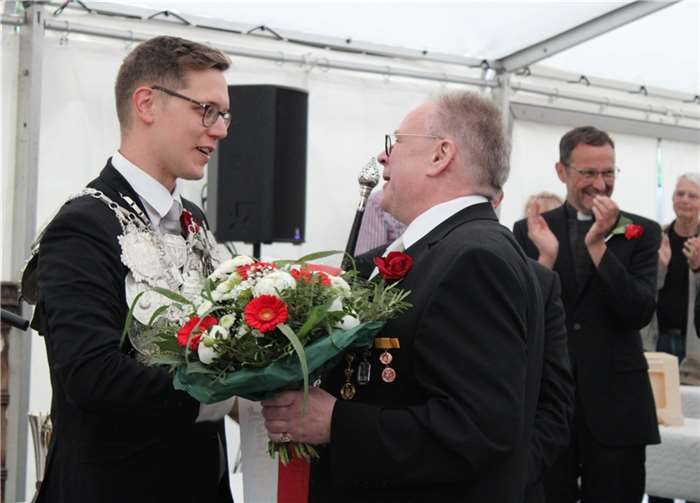 Einer der ersten Gratulanten war Bürgerschützenkönig Jürgen Schmitz.