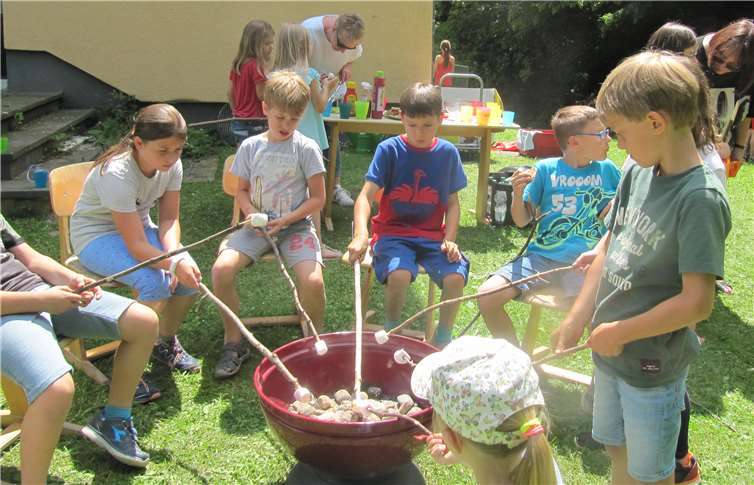 Einer der vielen Höhepunkte im Ferienprogramm: Das gemeinsame Grillen.