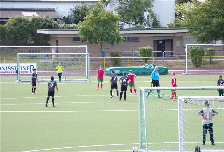 Einer körperlich überlegenen Mannschaft setzten die JSG-Spieler viel Kampfgeist und Willen entgegen. privat