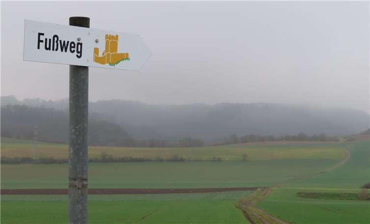 Eines der entwendeten Hinweisschilder, das am Beginn „der Flüz“ angebracht war. Foto: privat