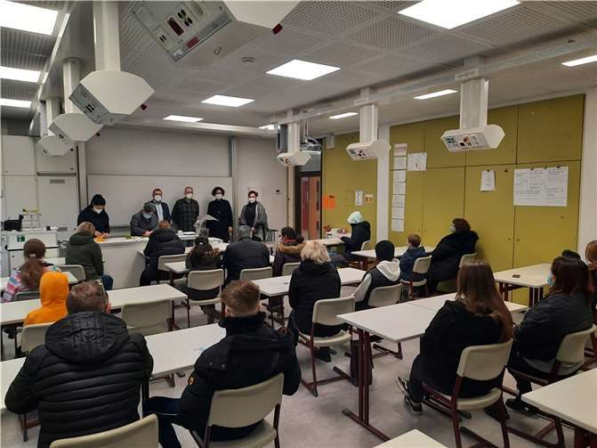 Eines der in kleinen Gruppen durchgeführten Aufklärungsgespräche.  Foto: P. Lejsek (BBS Mayen)