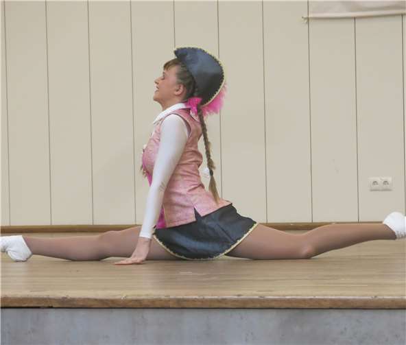 Eines der tollen Solo-Mariechen beim Spagat.