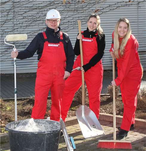Einfach anpacken – die Sparkassen-Helferteams stehen wieder in den Startlöchern.  Foto: Jutta Herrfurth