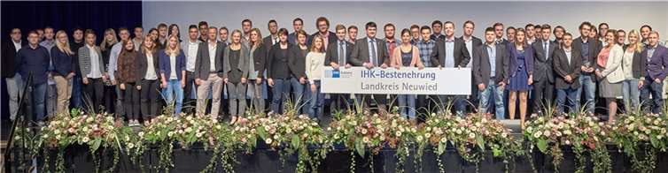 Einfach ausgezeichnet: 68 Auszubildende aus dem Landkreis Neuwied wurden bei der „IHK-Bestenehrung 2015“ geehrt. IKH Koblenz/M. Brand