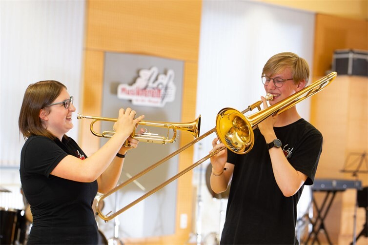 Einfach unverbindlich Musikinstrumente ausprobieren!
