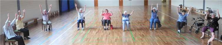 Einfache Übungen zur Mobilisierung machen gemeinsam Freude. Foto: privat