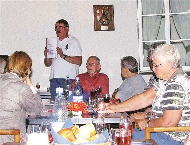 Einführung in den Abend durch Präsident Helbach.