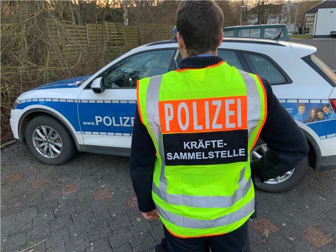 Eingerichtete Kräftesammelstelle bei einer Übung des Polizeipräsidium Koblenz in Andernach.  Foto: Polizei