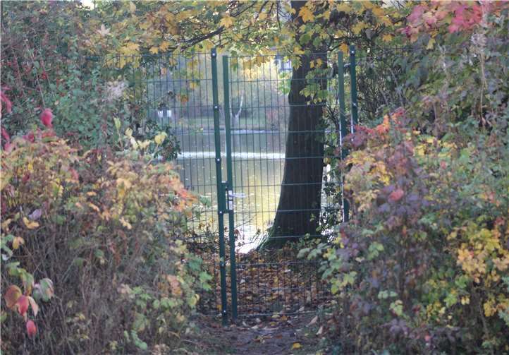 Eingezäunter Angelplatz