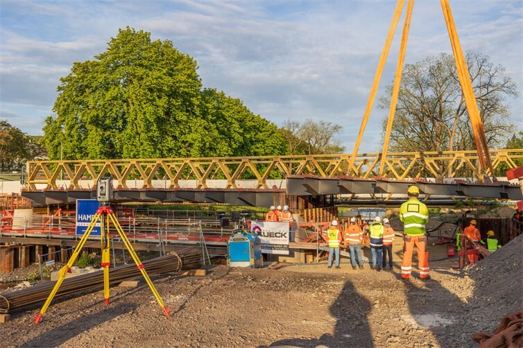 Einhub der neuen Landgrafenbrücke 