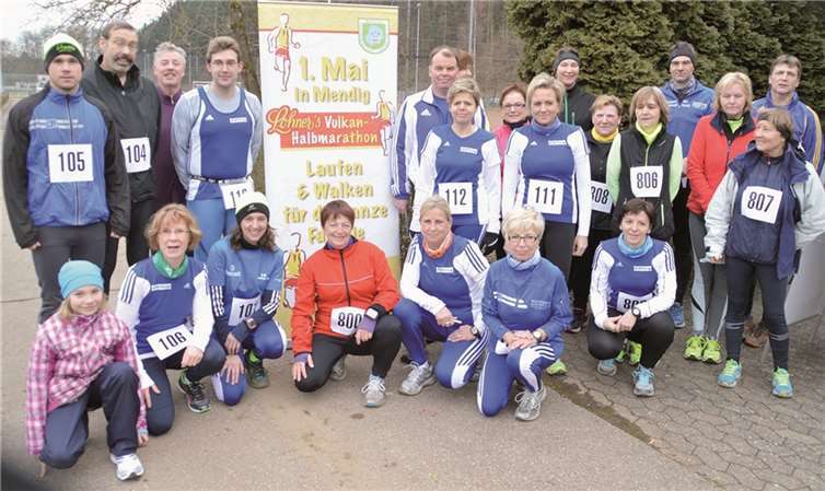 Einige Aktive der LG vor dem Start zum Hauptlauf.privat