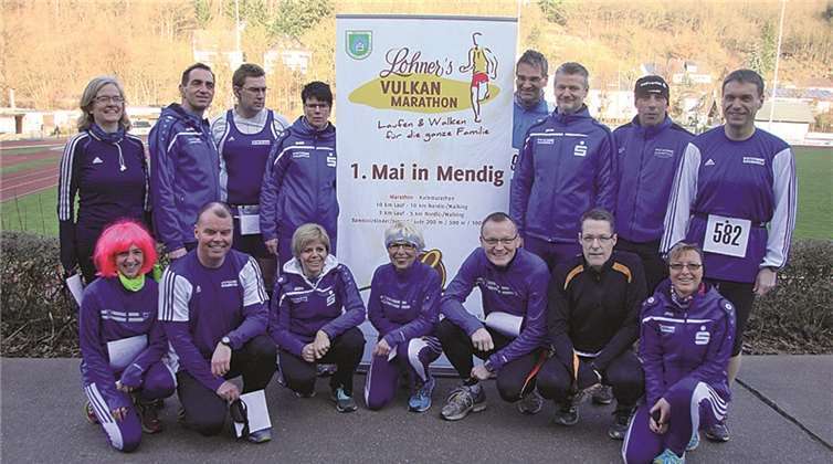 Einige Aktive der LG vor zweiten Winterlauf in Mayen. privat