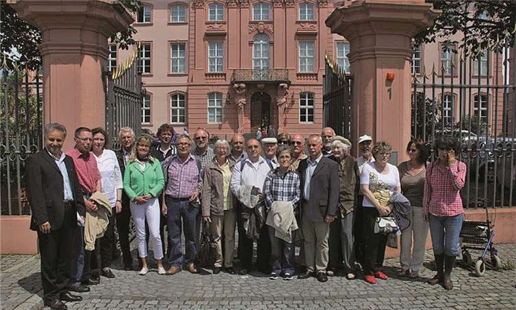 Einige Bürger aus dem Kreis Neuwied folgten der Einladung von Elisabeth Bröskamp in den Mainzer Landtag.  Privat