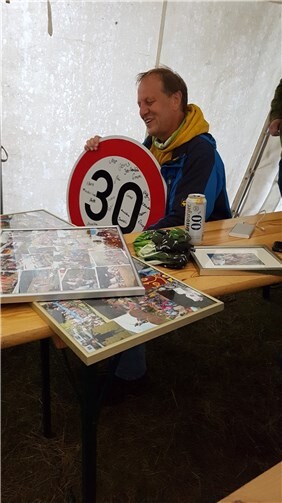 Einige Ehrenamtler überraschten Werner Söller z.B. mit Fotocollagen.