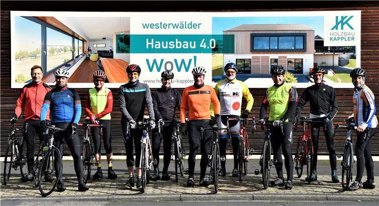 Einige Equipe-Radler vor einer gemeinsamen Samstagsausfahrt mit anschließendem Stammtisch im Gelbachtal.Foto:privat