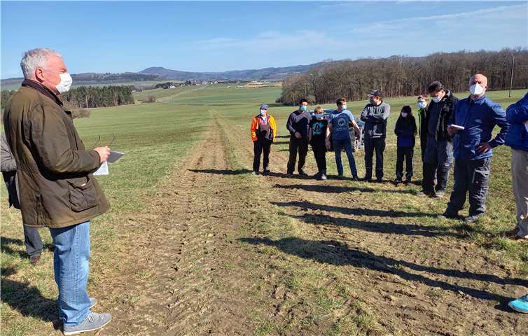 Einige Interessierte informierten sich vor Ort über die geplanten Maßnahmen und deren Folgen. Foto: privat