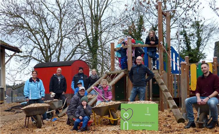 Einige Kubikmeter Hackschnitzel wurden zum Gelände transportiert. Privat