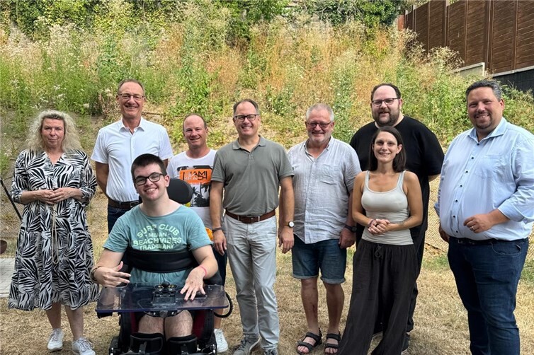 Einige Mitglieder der CDU Kreistagsfraktion besuchten das Wohnangebot der Stiftung Scheuern in Lahnstein. Geschäftsbereichsleiterin Jenny Lunkenheimer (2. von rechts) und die Hausleitung Sylvia Saggese (links) informierte die Besuchergruppe über die Arbeit der Stiftung.