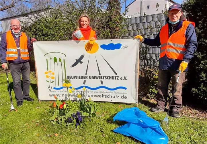Einige Mitglieder der NUV - Neuwieder Umwelt Verein - unterstützten die Reinigungsaktion unter dem Motto „Frühjahsputz im Raiffeisenring“.