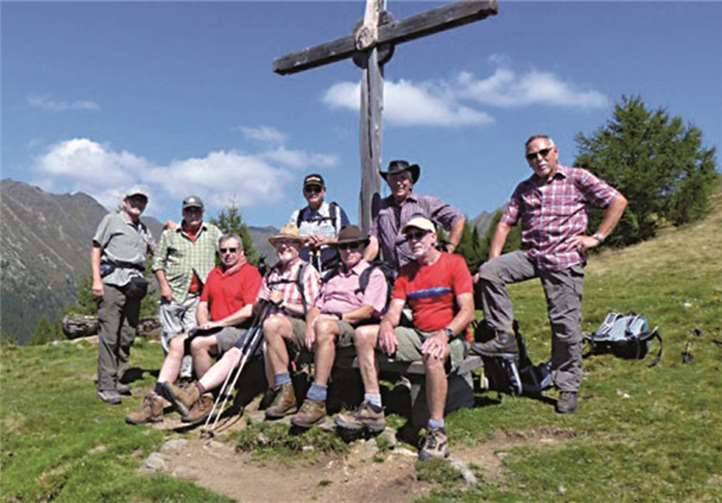 Einige Mitglieder des TV Heddesdorf wanderten auf grünen Höhen. privat