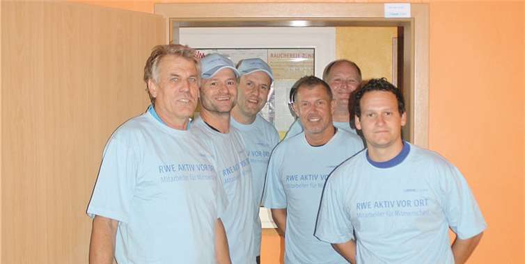 Einige Mitglieder halfen beim Umbau tatkräftig mit.privat