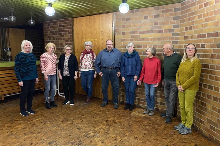 Einige Mitglieder von „Frauenwürde e.V.“ nach der Mitgliederversammlung im Pfarrzentrum am Europaplatz. Foto: Thomas Schneider