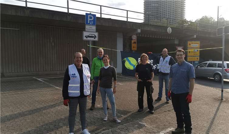 Einige Teilnehmer der Rhine Cleanup Aktion. Fotos: privat