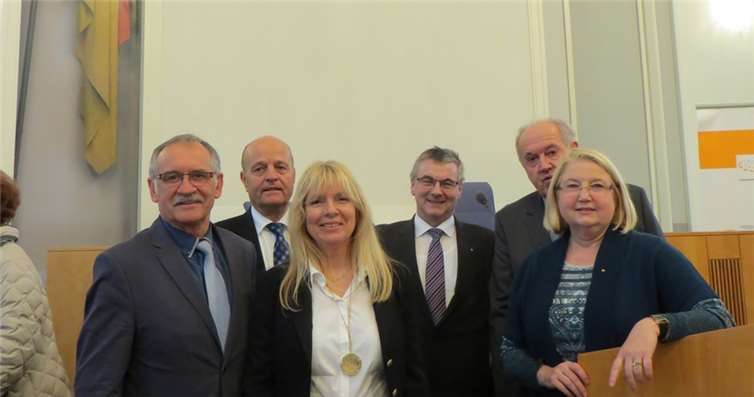 Einige Vertreter der CDU Mayen-Koblenz nahmen am Flüchtlingsgipfel in Mainz teil. Von links nach rechts: Ernst Einig, Mendig, Dr. Adolf Weiland, MdL, Rhens, Gaby Zils, Bendorf, Landrat Dr. A. Saftig, Bernhard Wiemer, Bendorf, Hedi Thelen, MdL, Plaidt