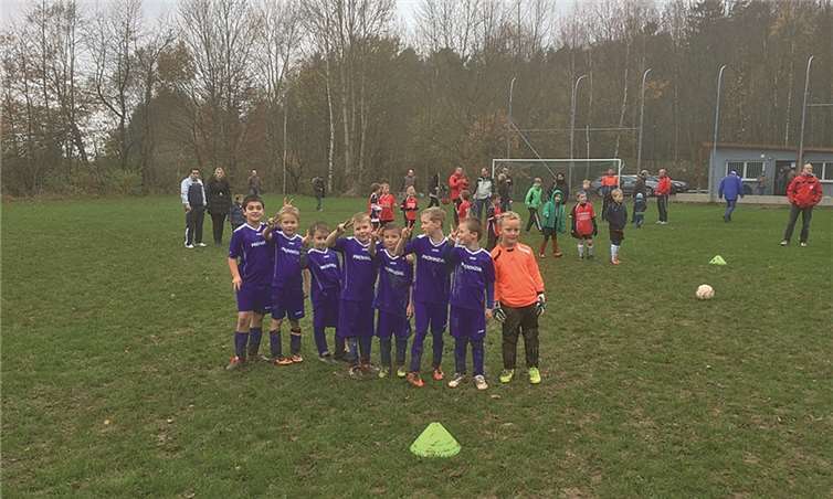 Einige der Mitglieder des Teams der F-Jugend stellten sich zum Foto auf. privat