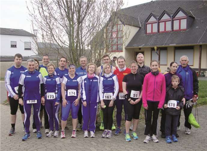 Einige der Teilnehmer vor dem Jedermannlauf in Kobern Gondorf. Es fehlen u.a. die 10-km-Starter.privat
