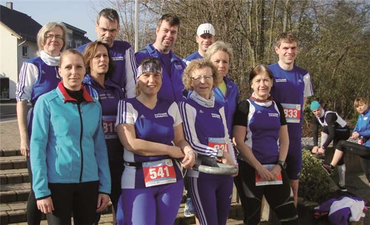 Einige der Teilnehmer vor dem Volkslauf in Urmitz.privat